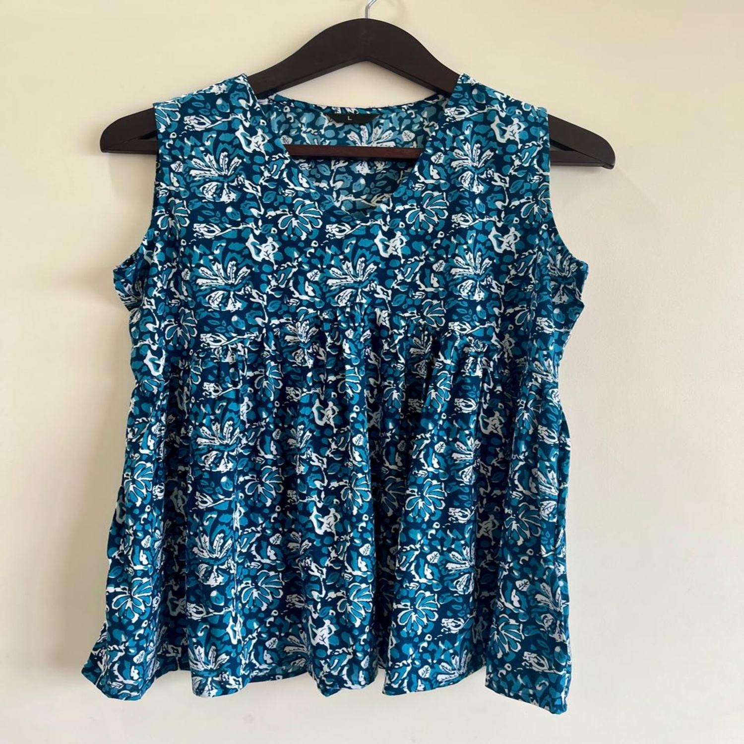 BU – B The New U Everyday Ocean Bloom Blue Floral Cotton Sleeveless Tunic Top