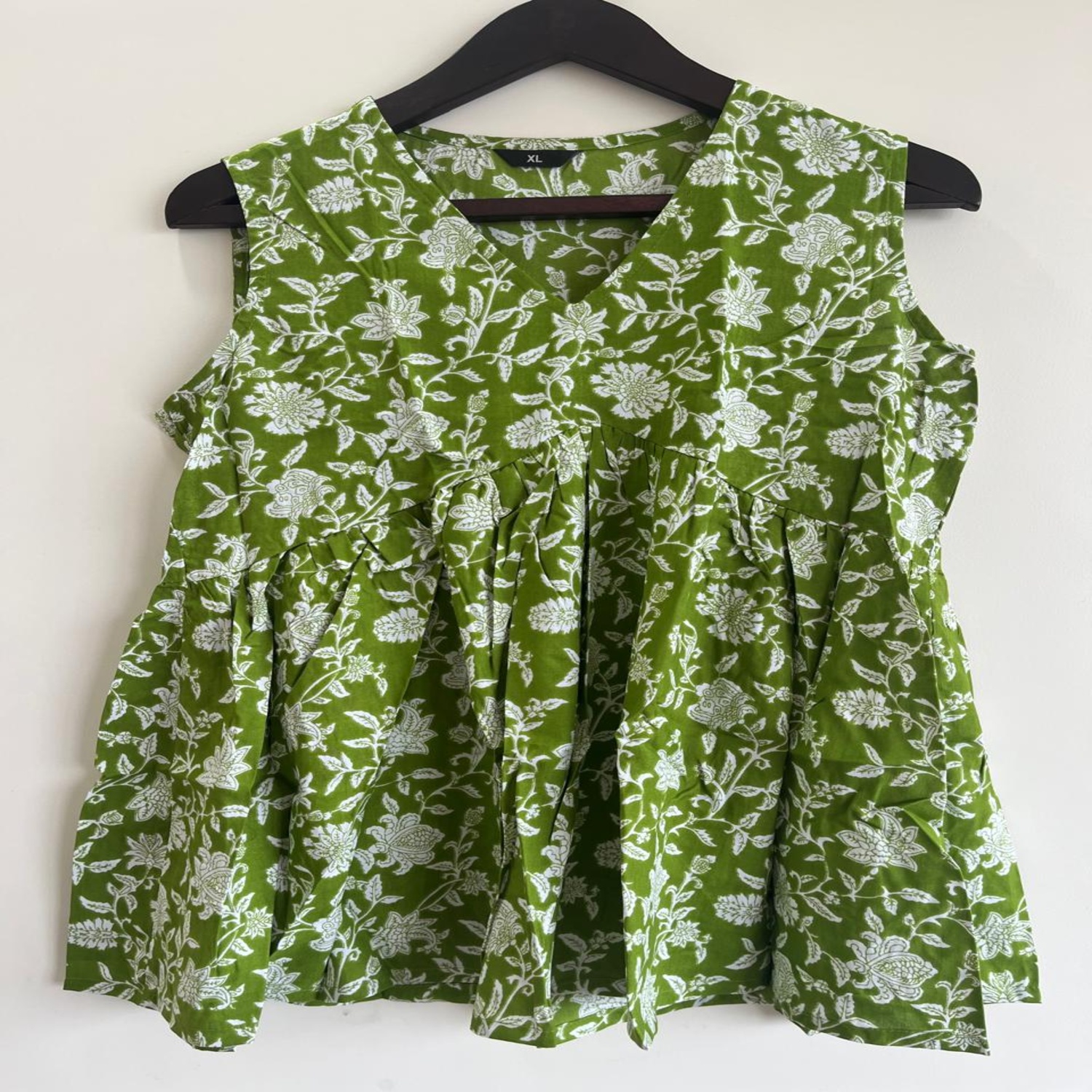 BU–B The New U Everyday Green Blossom Sleeveless Cotton Tunic Top