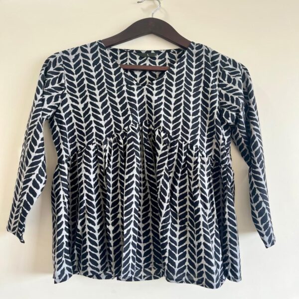 BU–B The New U Everyday Monochrome Leaf Print Cotton Long-Sleeve Tunic Top