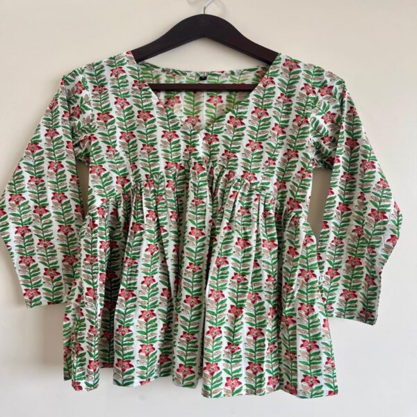 BU–B The New U Everyday Garden Charm White Floral Cotton Long-Sleeve Tunic Top