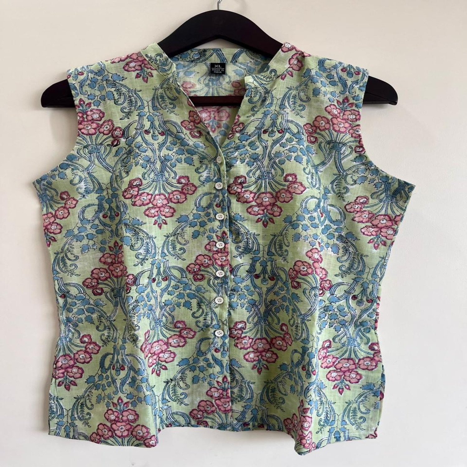 BU – B The New U Summer Bloom Sleeveless Cotton Button-Down Top